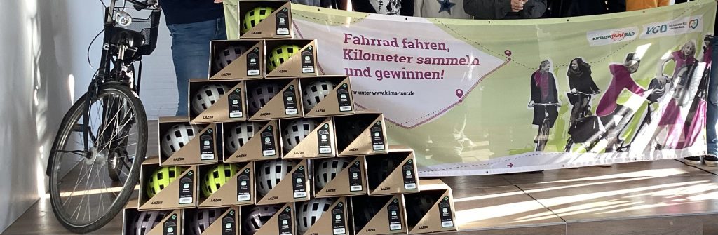 Die Klasse 8c – noch als 7c - hat bei der VCD Klimatour 2025 eindrucksvoll gezeigt, wie Klimaschutz und Bewegung zusammenpassen. Mit viel Motivation und Teamgeist sammelten die Schülerinnen und Schüler insgesamt 15.303,10 Kilometer auf dem Fahrrad.