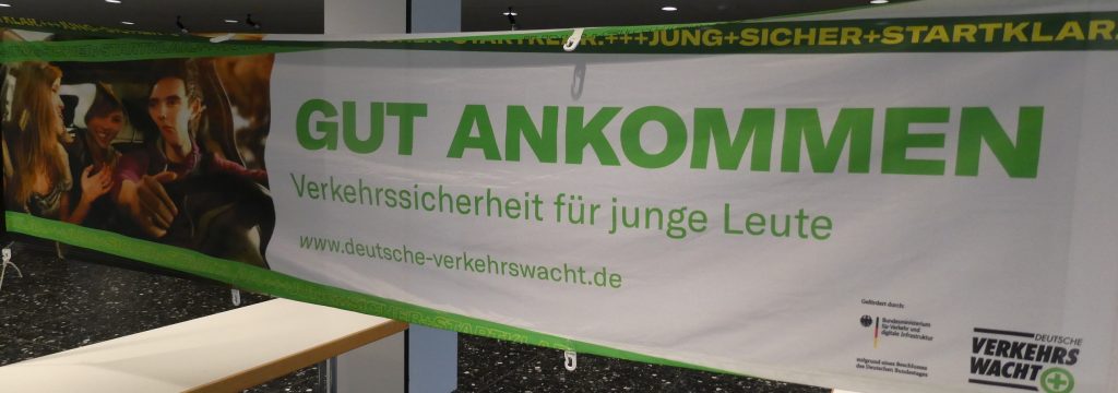 Eigentlich ist es jedem  völlig klar, dass im Straßenverkehr schon ein einziger, kurzer Moment  über Leben und Tod entscheidet, selbst wenn man selber gar nichts falsch gemacht hat. Meist ist die Unfallursache ein menschlicher Fehler. Die Frage ist nun: „Wie kann ich mich und andere vor Schäden schützen?“